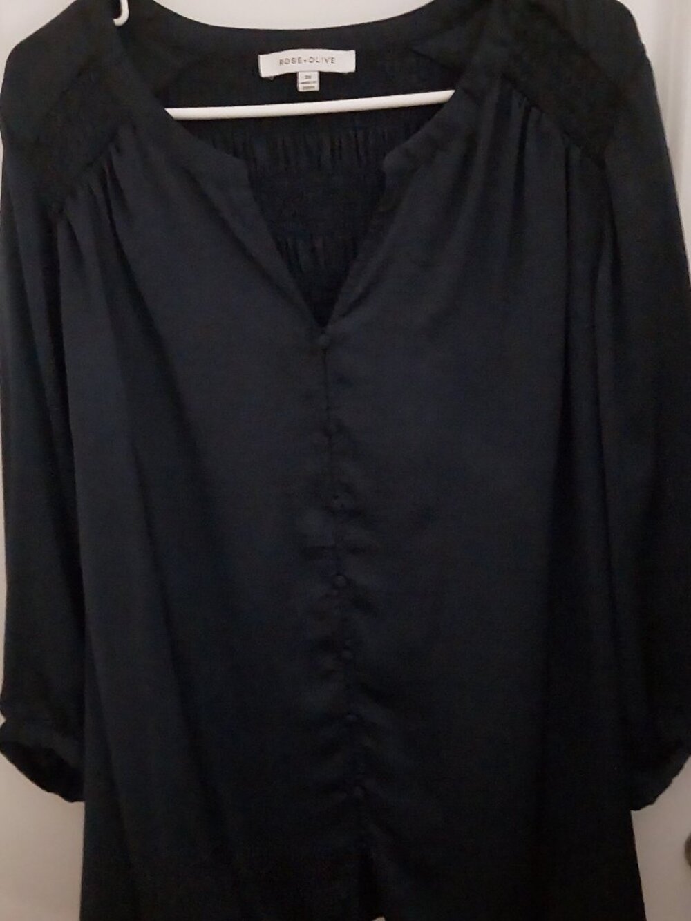 💗Rose & Olive Top 2X Blue, Navy Blue, Sheen Material Beautiful Excellent💗